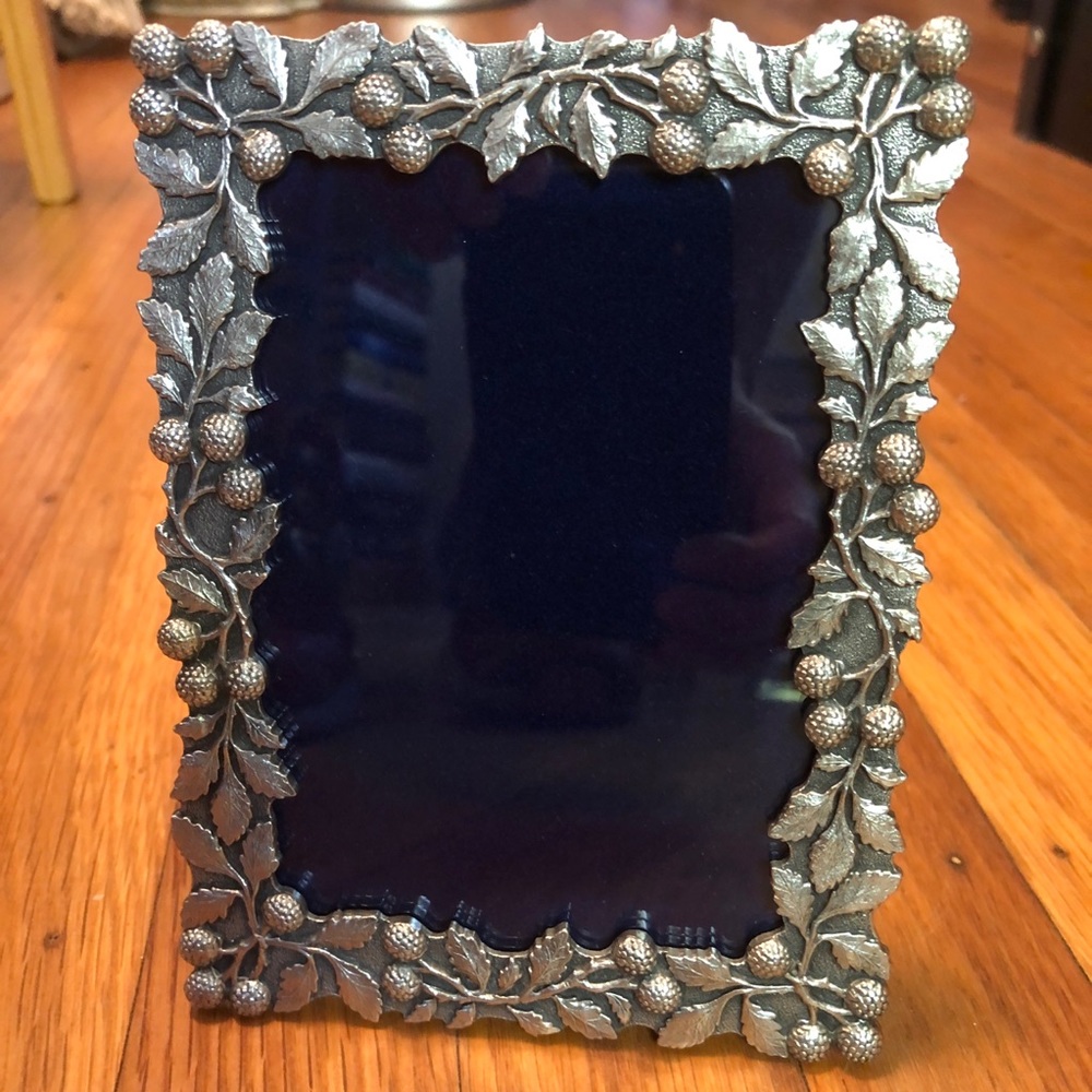 Fine Pewter Berry Leaves Photo Frame